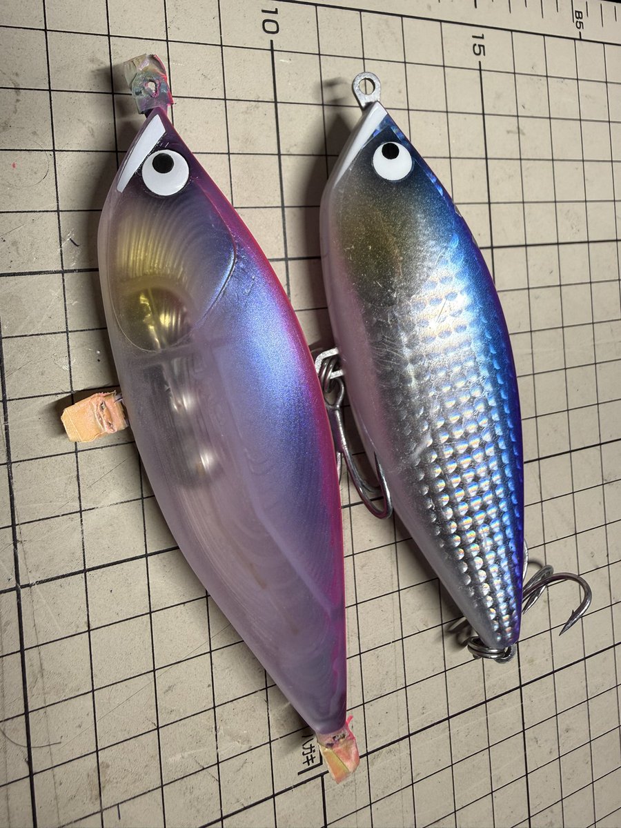 BariCraft4's tweet photo. 最終プロトのアクションチェックを一旦終えて、着色後に再度チェック予定。
目玉の高さを確認して、エラの高さを打ち合わせ。
唇のマスキングなど、やる事は盛りだくさん。
金型に入れば、CNC切削跡もなくなるのを想像しながら、ワクワクが止まらない。

#baricraft
#spooner108f
#absモデル https://t.co/f8synuIzdo