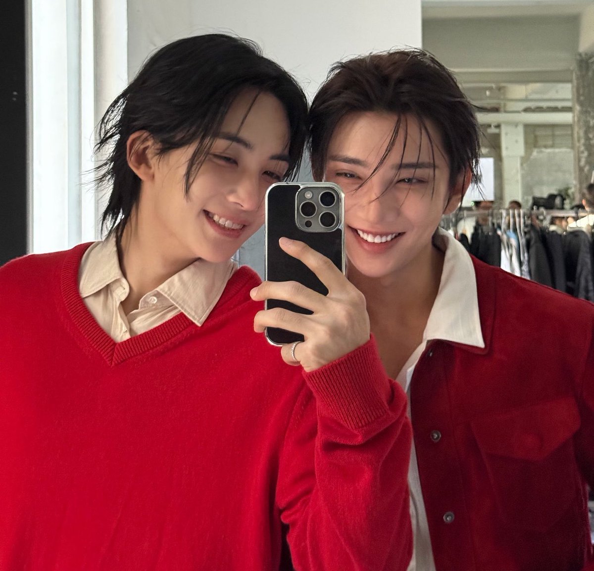 hannieficent's tweet photo. we really went from 144p pics to 1040 HD pics and vids 😭😭 JIHANIST WE MADE IT 😭😭😭 https://t.co/y0LO08XbUi