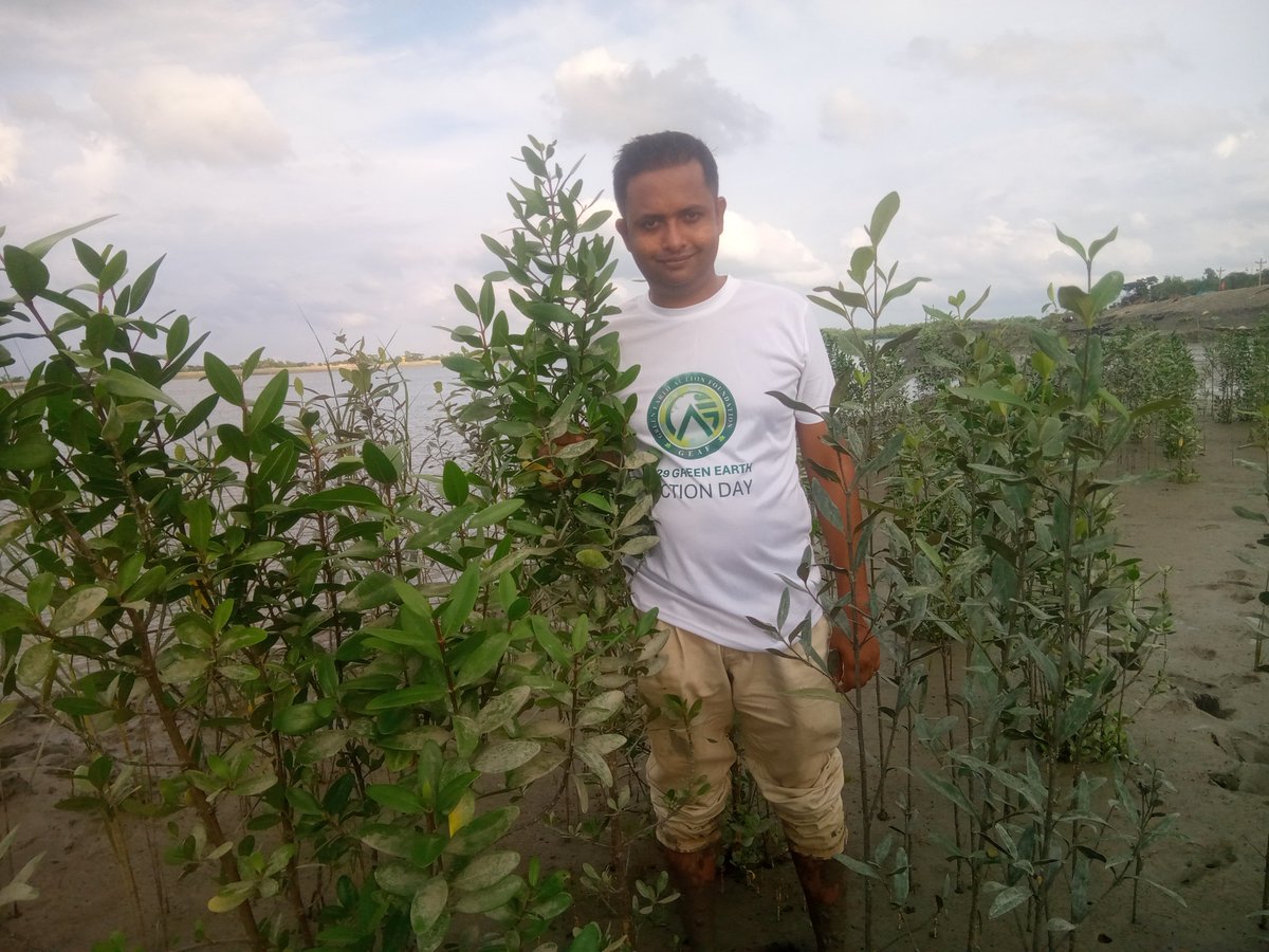 SESDOBD's tweet photo. 1.29 hectares. 12 months. Community-led restoration.
Mangroves4Life is restoring coastal ecosystems in Gabura through CBEMR, with women and youth leading the way.
#Mangroves4Life #CBEMR #SESDO #Sundarbans #ClimateResilience #GEAF https://t.co/Rye4T8V4Wq