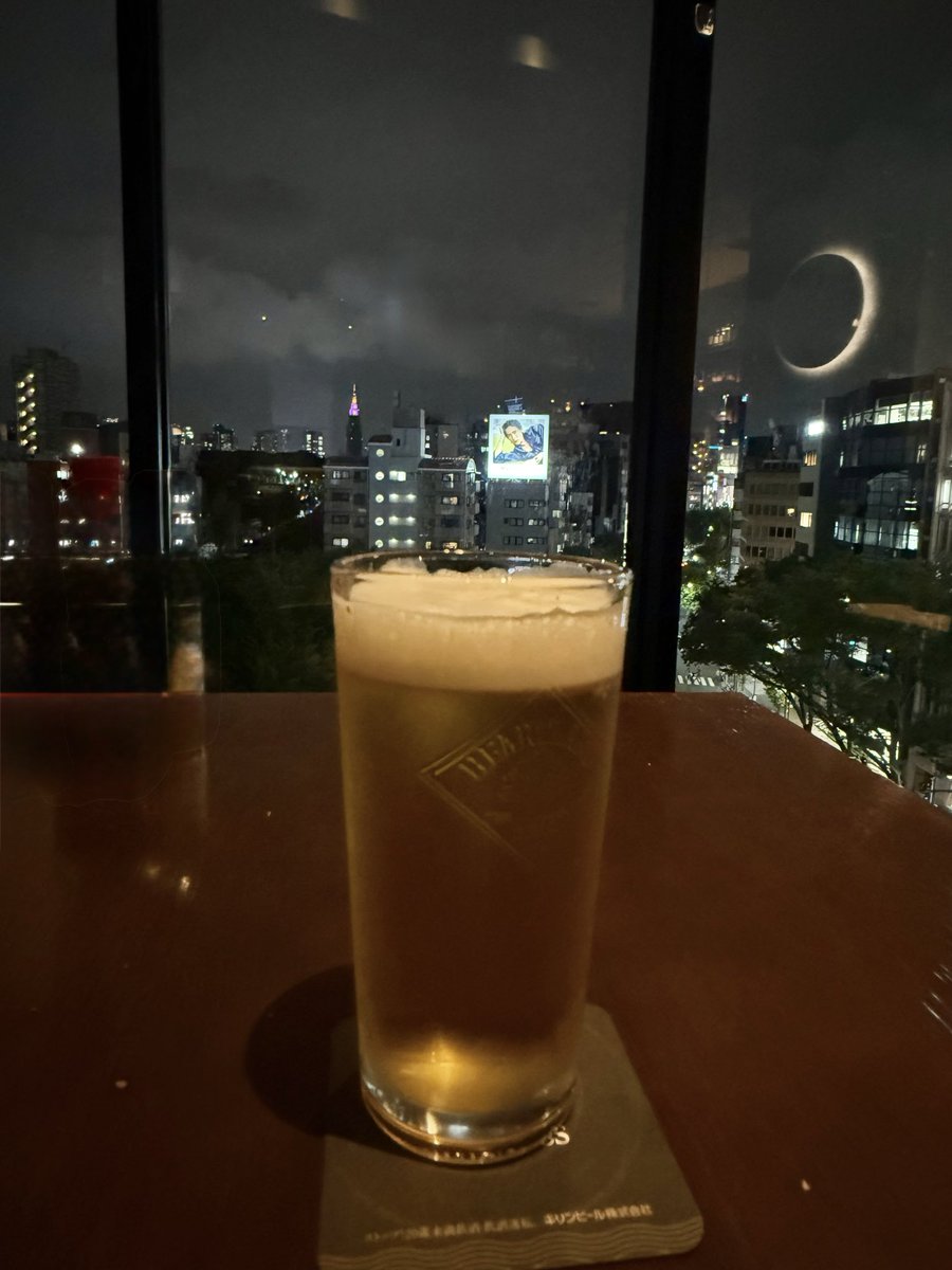 ringo02160711's tweet photo. 渋谷の目黒くん詣
からの〆の１杯🍺
闇夜に浮かぶ目黒くんを愛でながらいただく…🤭
最高に幸せな時間…✨
幸せすぎてもう１杯頂いちゃう🍾🤭
今日も色々大変だったけど１日頑張って良かった🖤
#BVLGARI
#目黒蓮 https://t.co/keTuvFNYoH