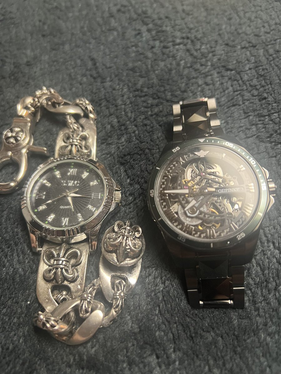 asBraveFrontier's tweet photo. 暇だから部屋掃除してたら、
昔懐かしのアクセ出てきたから、
めちゃくちゃ磨いてやった！

スッキリー٩( 'ω' )و

年齢的に付けれない物もあるけど…
まぁ、気にしないw https://t.co/093h93Wern