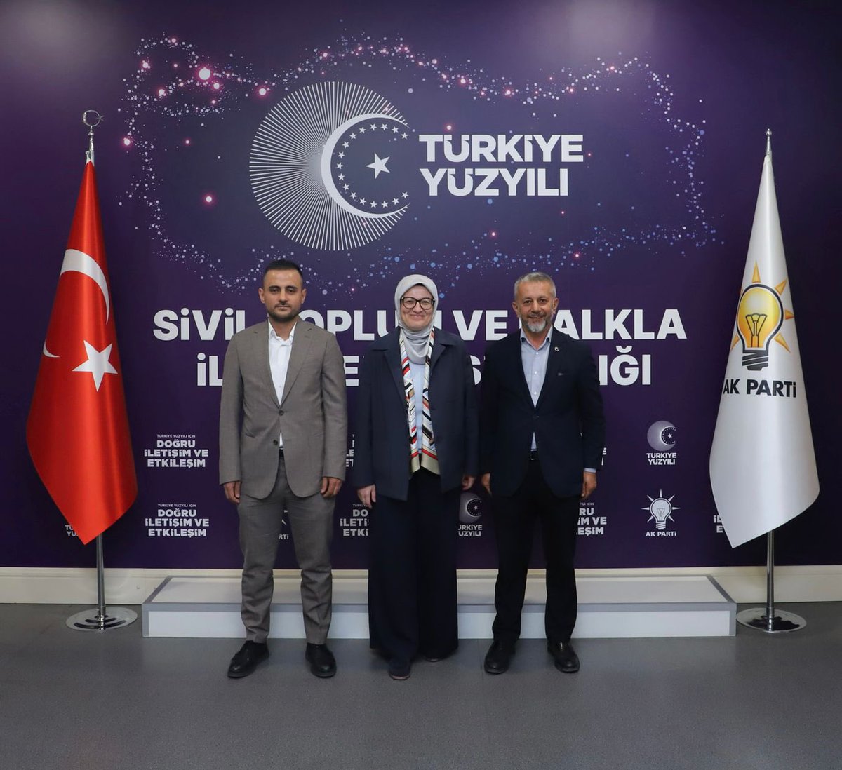 Cihannumader's tweet photo. Genel Başkanımız Selim Cerrah (@Selimcerrah) ve Genel Başkan Yardımcımız Ahmet Tayyib Serdar, AK Parti Sivil Toplum ve Halkla İlişkilerden Sorumlu Genel Başkan Yardımcısı Sayın Belgin Uygur’u (@belginuygur10) makamında ziyaret etti.

Gerçekleştirilen görüşmede, sivil toplum çalışmalarına ilişkin değerlendirmelerde bulunularak karşılıklı görüş alışverişi gerçekleştirildi.

Nazik misafirperverlikleri için Sayın Başkan’a teşekkür ederiz.