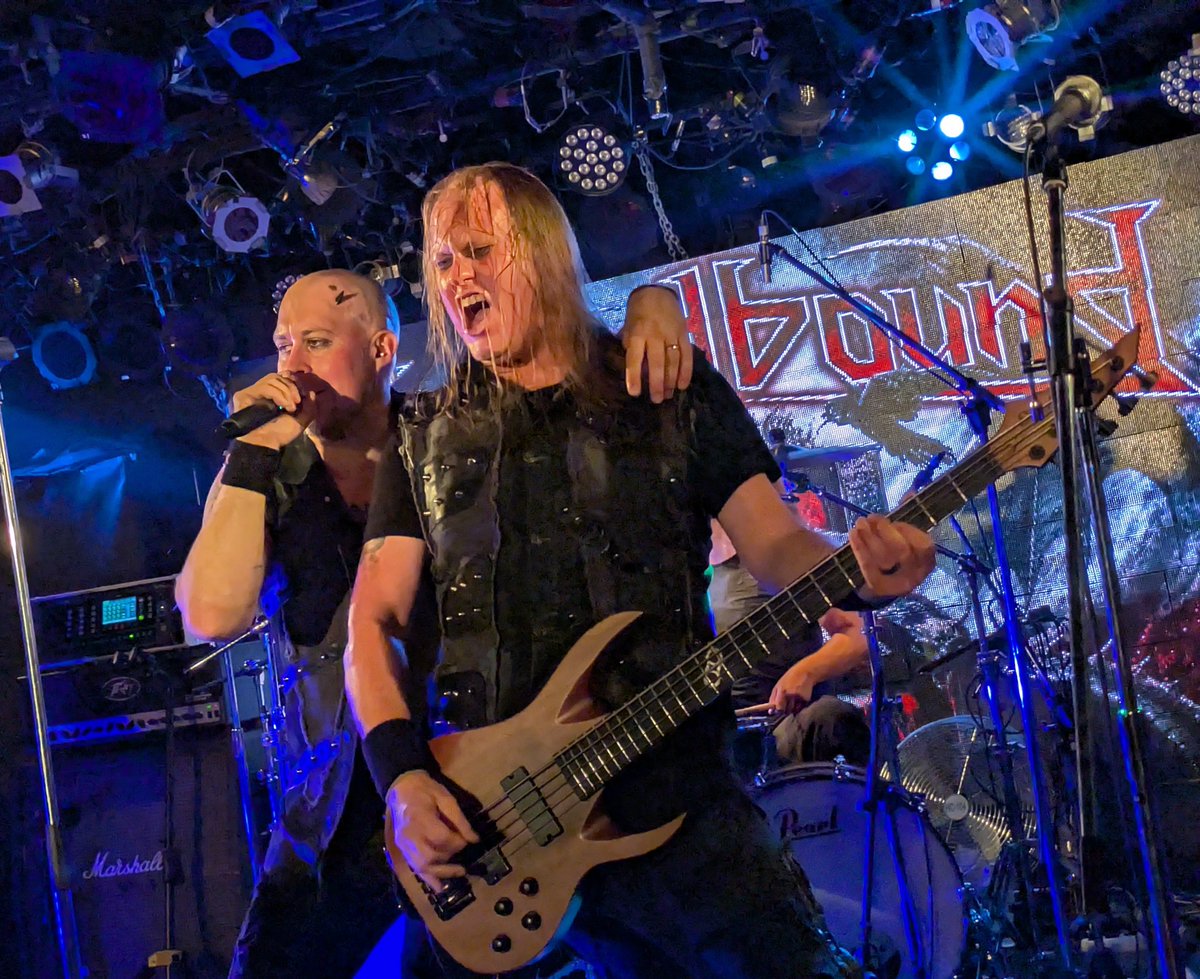 Tygers_OP's tweet photo. 昨日のExtra公演のみ参加。目当てはBLOODBOUND一択でした。前回の来日以来ホントに待ってました！もうカッコ良すぎ、楽しすぎ。やっぱ格が違うよね～。こんなに間近で見ちゃってイイんですか？って感じ。もっと長いセットで見たい！Freedom CallとBloodboundの2マンとかアリなのでは？
 #evokenfest https://t.co/tGs03MHNFx