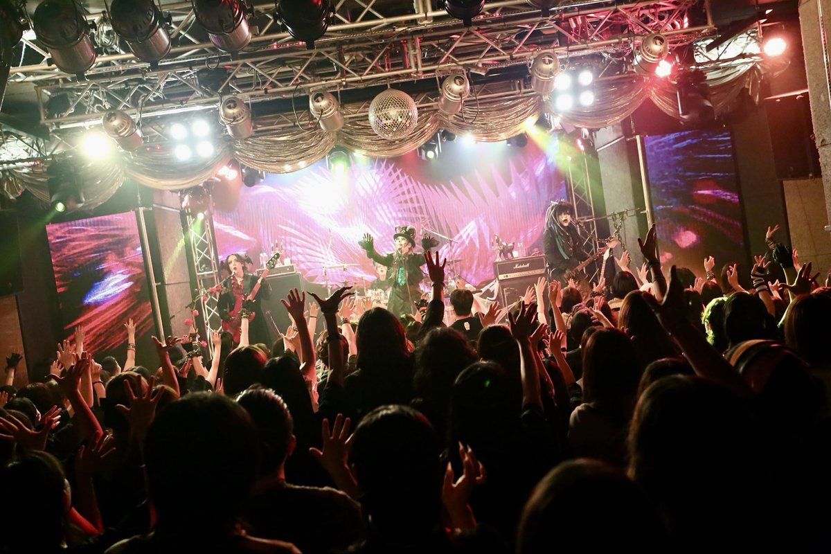 lsmD13's tweet photo. 赤羽ReNY alphaワンマンツアーファイナル東京公演来てくれた皆、ありがとう💀
本当に素晴らしい時間であった🖤

夏が終わればハロウィンがもうすぐ来る🎃 https://t.co/meG9rVv16Z