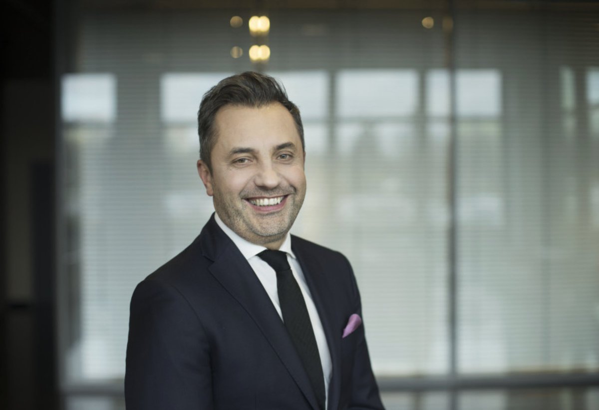 propertynewspl's tweet photo. Co dziś decyduje o sukcesie biurowca? O tym Rafał Mazurczak, COO, @Echo_Investment, prelegent #PropertyForum 2026. https://t.co/nCSNb8Cp5e https://t.co/f6kwz6zJjz