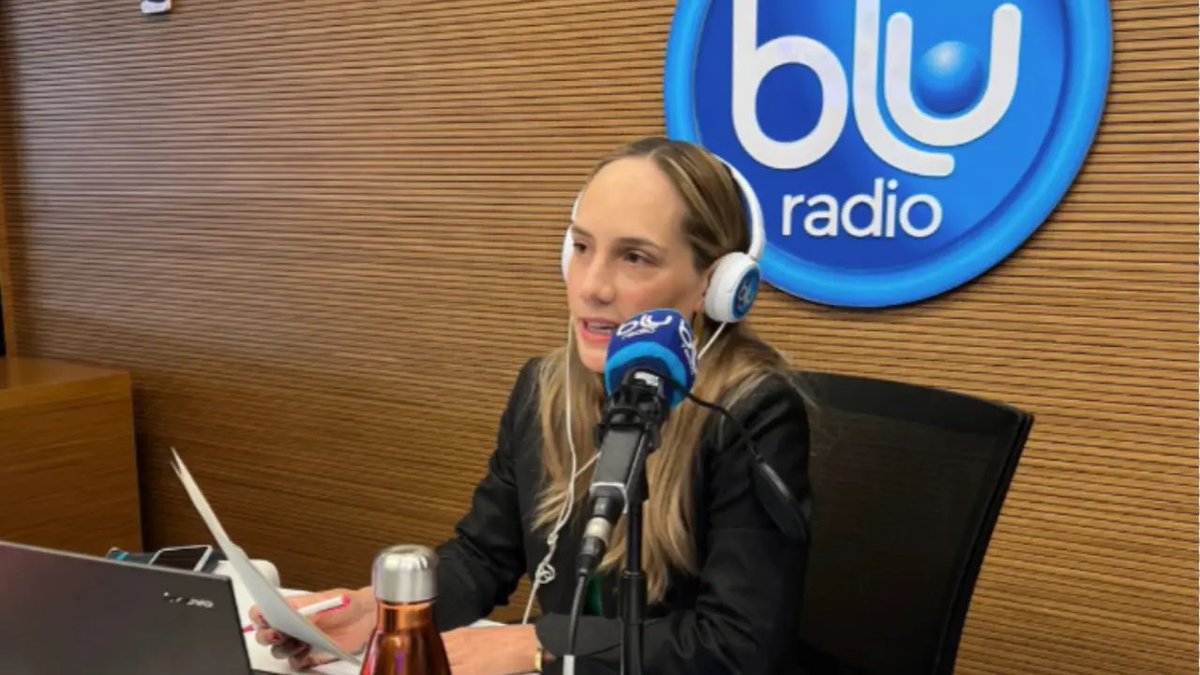 LatamBuzz's tweet photo. Echaron a Camila Zuluaga de BluRadio ayer 31 de agosto sin despedirse de su audiencia. Todo por criticar y chocar con Abelardo de la Espriella. Dicen que Abelardo solicitó su retiro. La libertad de prensa en Colombia está en peligro con este gobierno tirano. 

@ZuluagaCamila https://t.co/docLH80pjb