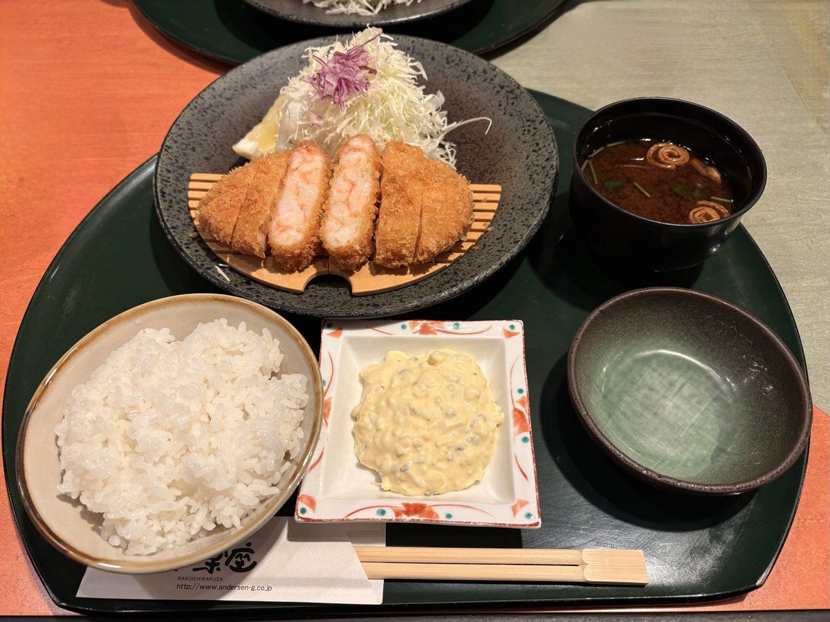 pompokoponhide's tweet photo. 今日の晩ごはんは楽一楽座🍚
海老カツ定���🦐＋単品カキフライ🦪✨
サクサク衣にプリプリ海老、カキフライも熱々でめちゃ旨😋
お腹いっぱい、大満足でした〜���
ごちそうさまでした🙏✨ https://t.co/OGAsjpDcbf