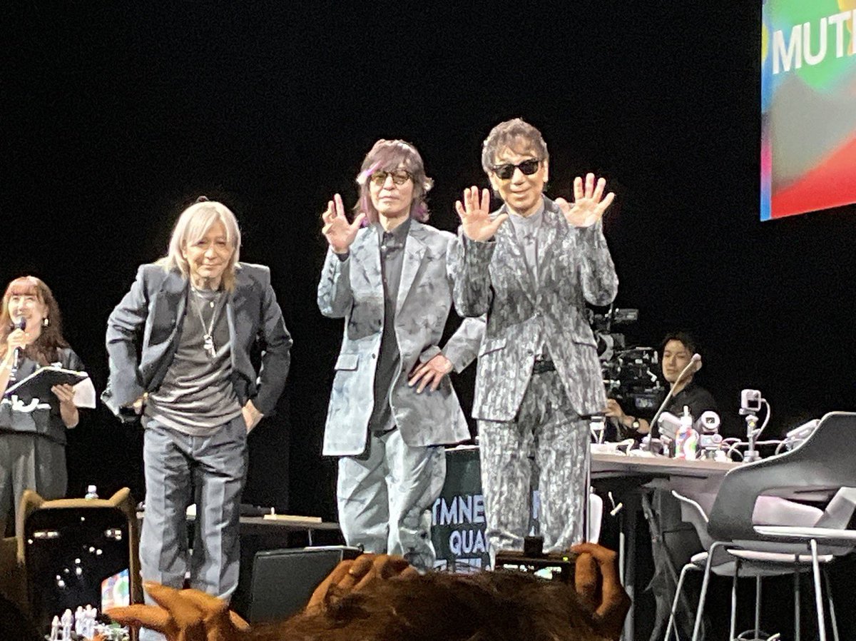 nomi_noritetsu's tweet photo. 撮影OKタイムがあるならちゃんとしたデジカメを持って行くべきだった。。。
御三方、神々しい。ウツは相変わらずカッコイイ❤️
#TMNETWORK
#QUANTUM
#QuantumEntanglement
#リリイベ https://t.co/w2zKERYI0p