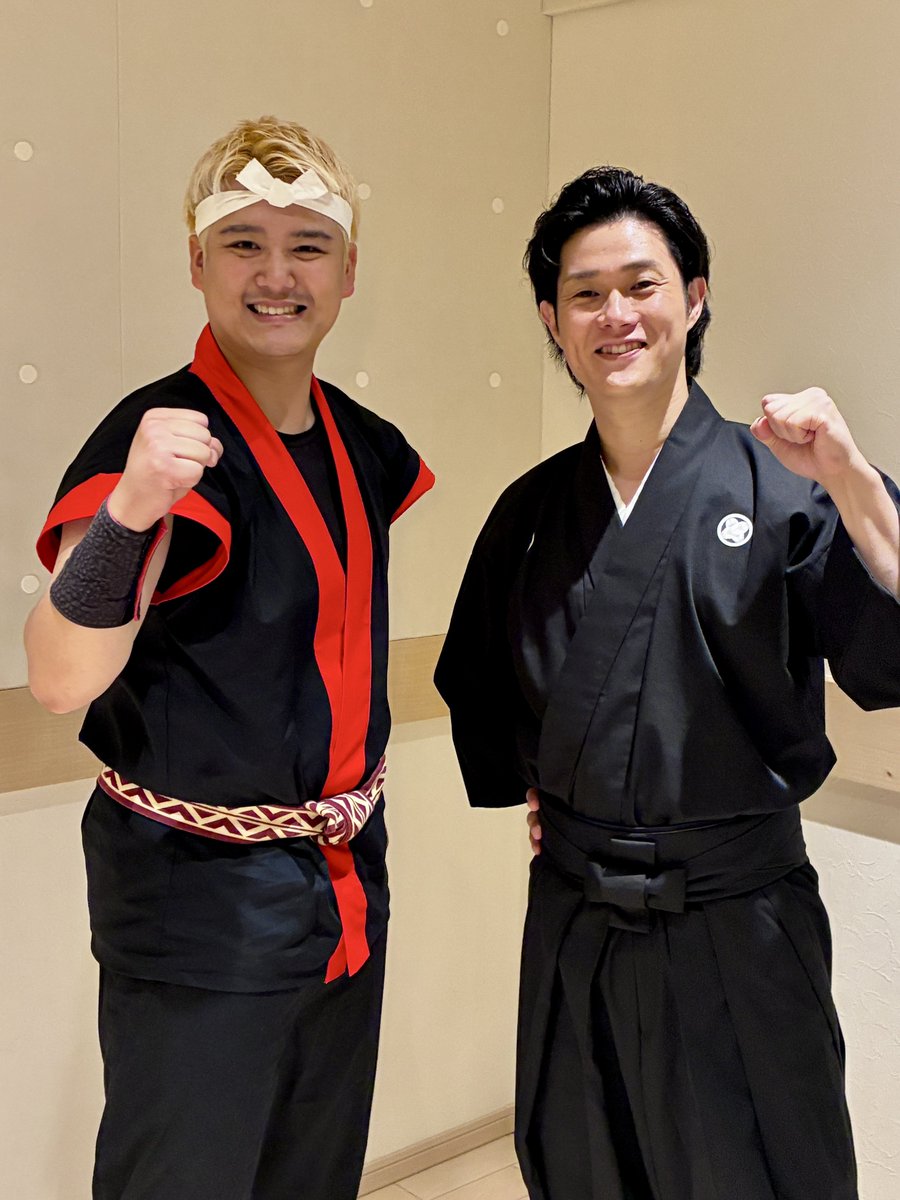 wadaikosakamoto's tweet photo. 9月4日発売の「最強ジャンプ」

編集者のシンドーさんが和太鼓に挑戦する企画に、「最強の和太鼓奏者」（笑）として、指導させていただきました。

ぜひ本屋さんでチェックしてみてください！

元バレー部なので表紙が「ハイキュー」なのも胸アツ！

#最強ジャンプ
#和太鼓
#和の杜スタジオめでたい https://t.co/CFOqq1zCtq