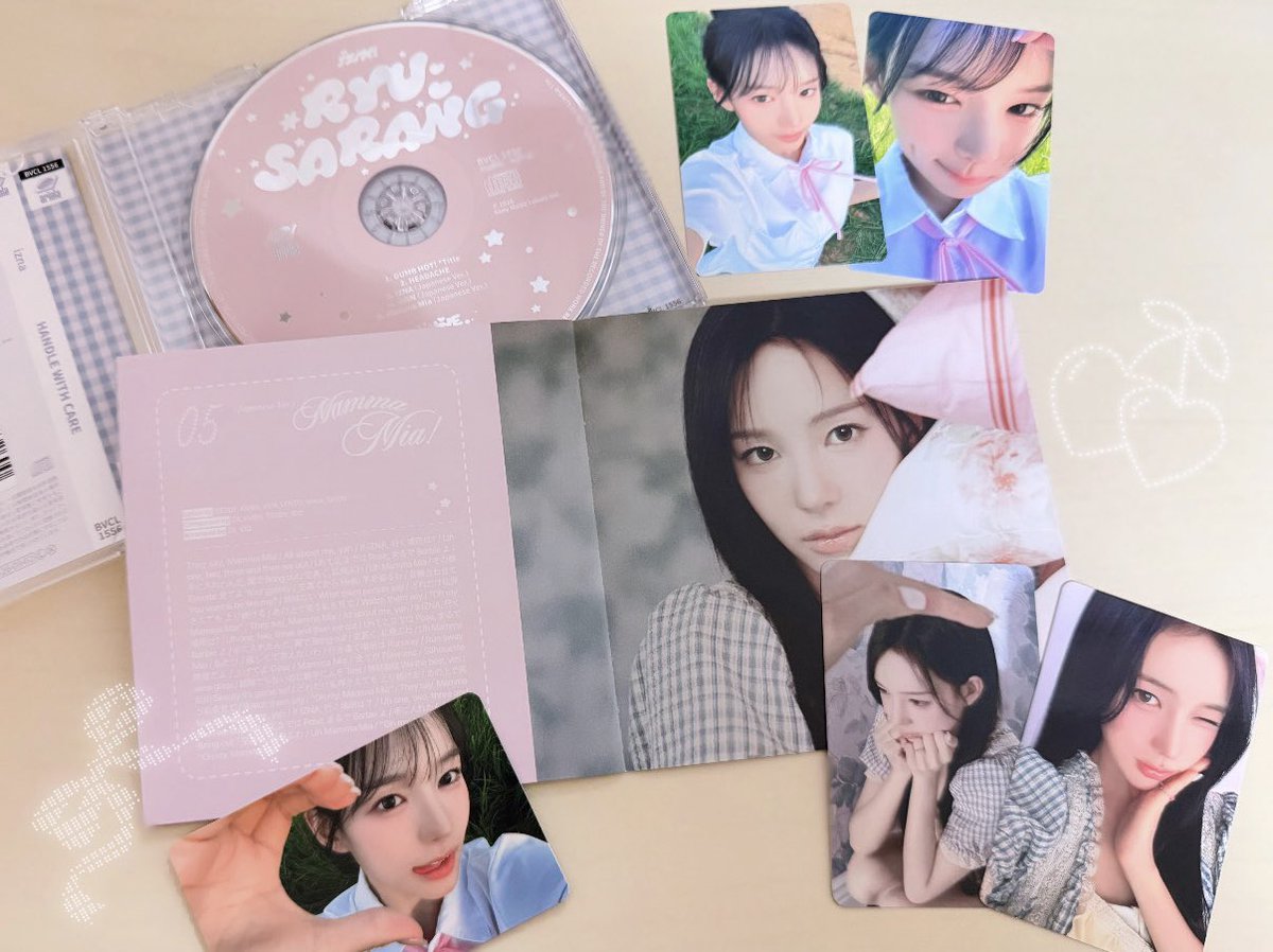 saran_yy4's tweet photo. トレカもCDも特典も全部かわいすぎて開封してる時間が幸せすぎたㅠ ̫ㅠ♡たくさん自引きもできて満足♩🎀

#izna #유사랑 
#izna_HANDLEWITHCARE https://t.co/S6BrX2DRz9