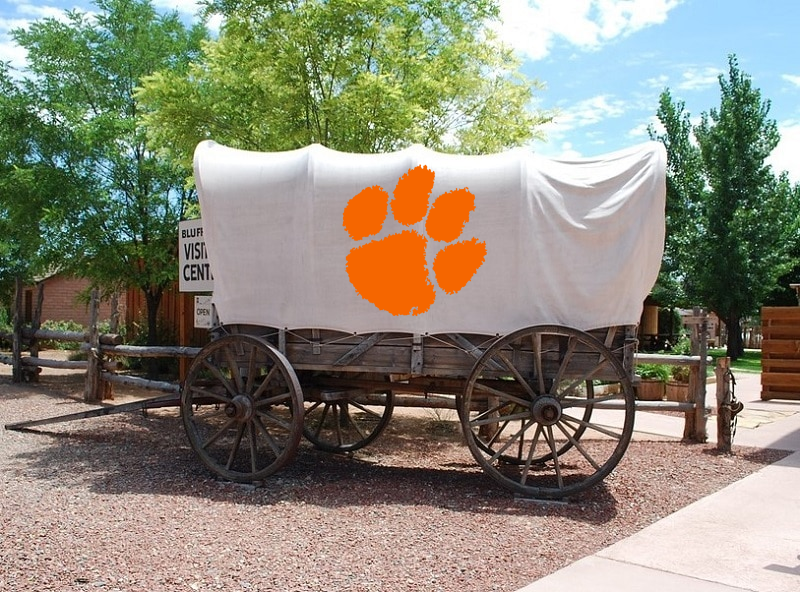 chanceyjohn's tweet photo. The BYOG Wagon is here. All aboard.

If you just want to see Lane Kiffin &amp; LSU lose, hop on for a minute.

Let's have a beer &amp; game, America! https://t.co/MRcz2JDWw2