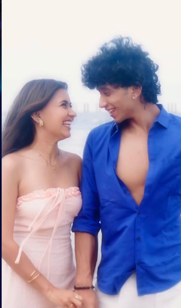 yoganksha900's tweet photo. this picture screams chemistry, love and all the adjectives in the world 💗 
#yogeshrawat #akankshachoudhary #yoganksha https://t.co/ObRjxe8SOd