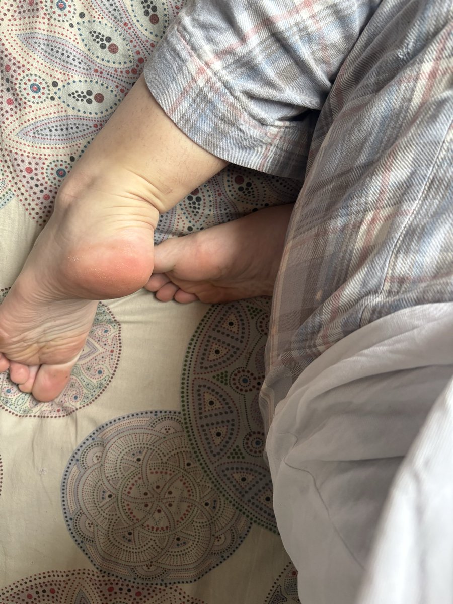 Catksg's tweet photo. #Feet #PrettyFeets #FeetLovers #FootArt #belly #Chubby #feedee #feederism https://t.co/93StSg6DCy
