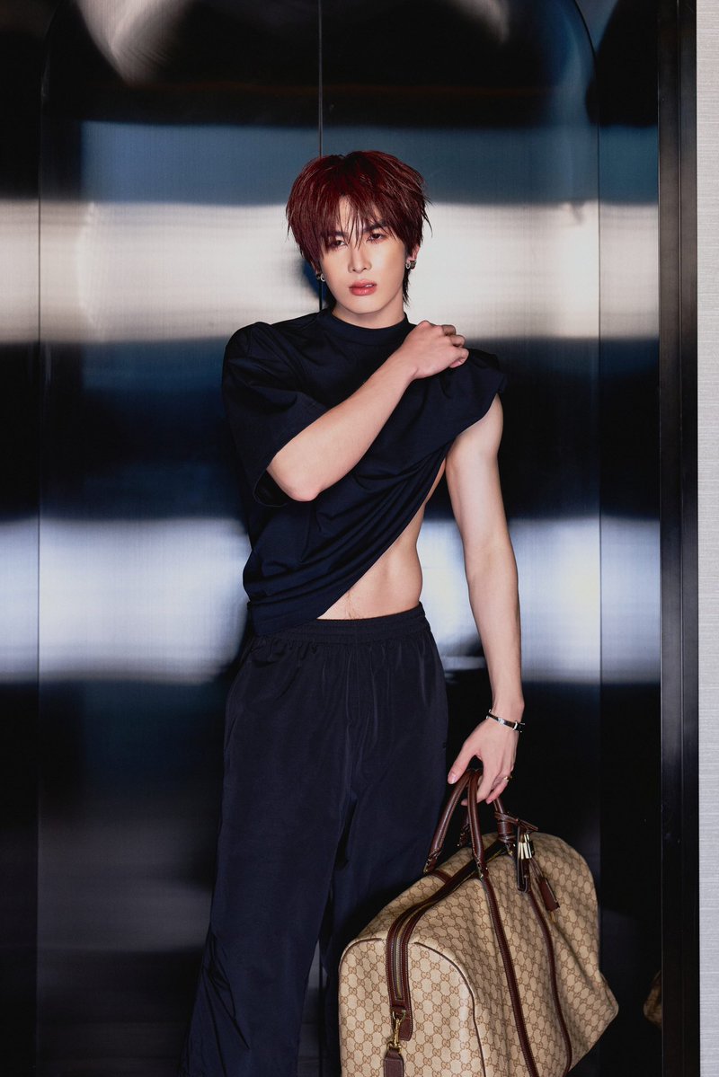 mintmag_th's tweet photo. ใจแม่! ส่งโมเมนต์ ‘แซนต้า’ ร่วมถ่ายทอด Gucci Primavera   ภายใต้การออกแบบและวิสัยทัศน์ของ Demna, Artistic Director หลังเปิดตัวที่มิลานไปในรันเวย์ที่ผ่านมา บอกเลยว่าแซ่บโซ๊ะขั้นสุด💚

#Gucci 
#GucciPrimavera
#santapp
#MintNews https://t.co/LokbiPL3lr