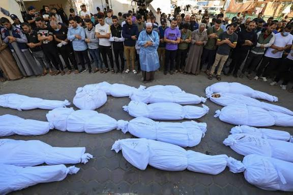 anthropoceneman's tweet photo. @LeHuffPost C'est pas une chronique "salée", mais mensongère, diffamatoire, et pro génocide. 
 Ça achève la fin de @Qofficiel  qui devient un clone de @TBT9_W9 https://t.co/Qjx9H7cH1v