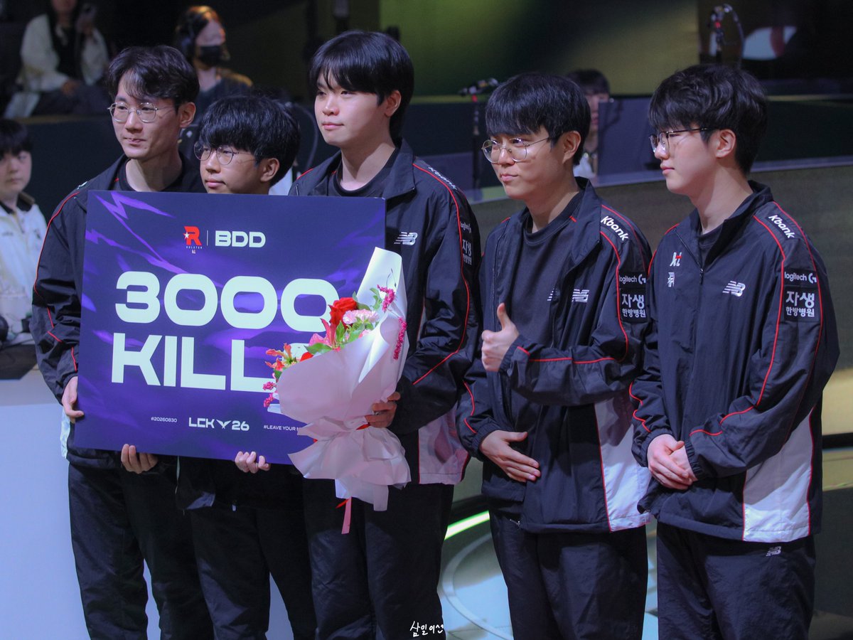 B_d03d's tweet photo. 3000킬 축하합니다 금요일 ㅎㅇㅌ
#Bdd #비디디 https://t.co/EUeFisaxDc