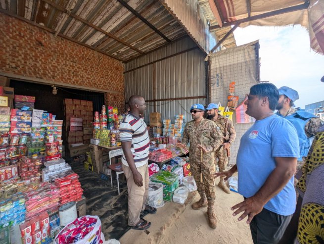 UNISFA_1's tweet photo. Growth through Peace!
#PAKBATT leadership and JCPC Members visited #Amiet Market, observing growing economic activity supported by peace, security and stability. The engagement reaffirmed @UNISFA_1 commitment to an environment where communities can thrive.
#Abyei @UNPeacekeeping https://t.co/0mcoefS2b2