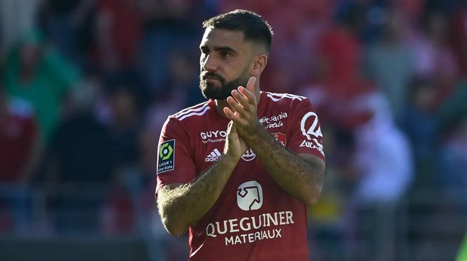 danialfaroft's tweet photo. Los números de Del Castillo:

- 9 goles y 3 asistencias la pasada campaña en 32 partidos ⚽️
- Fue CLAVE en la 23-24 para llevar al Brest a la Champions 🇪🇺
- 139 PJ, 30 Goles y 27 asistencias en Liga 🇫🇷

🐐AUTÉNTICO GOAT 🐐 https://t.co/Uj3S6jsD0X