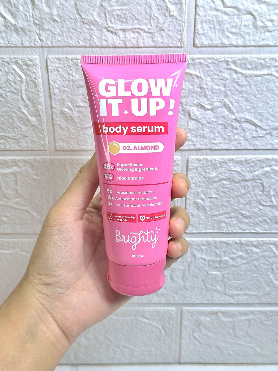 Zulfamuu's tweet photo. semenjak punya body serum ini aku ngerasa dapet life hack baru! 

ga bingung gmn caranya biar warna kulit tangan ama muka ga jomplang kalo pas lagi pakek makeup>.< https://t.co/7I50AkzV5d