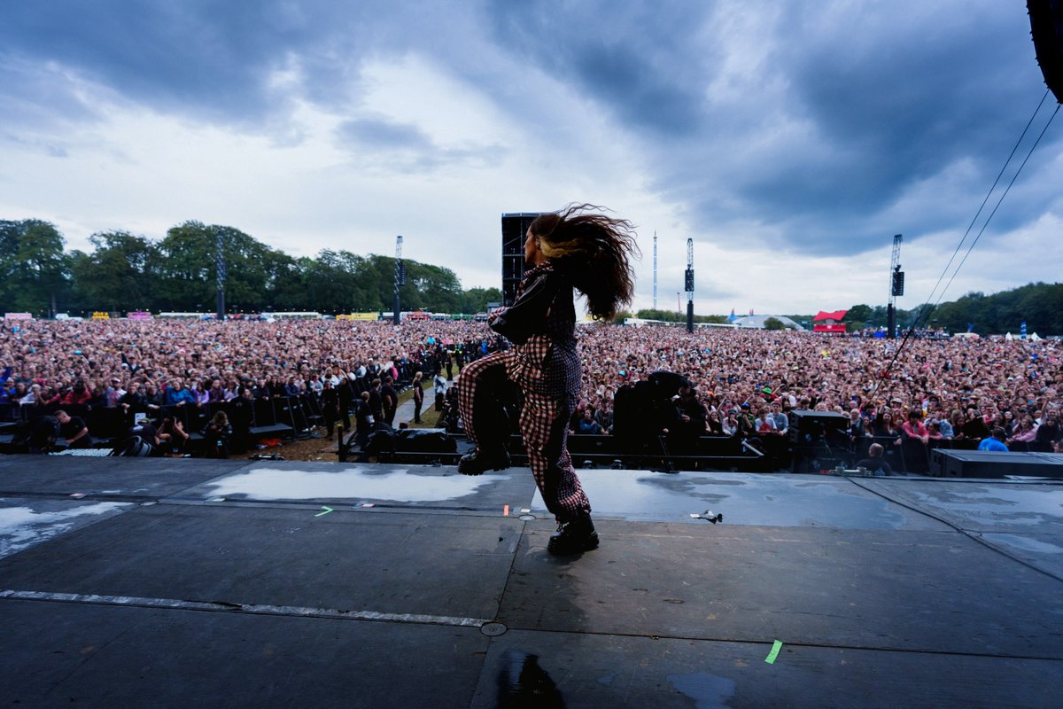 jadethirlwall's tweet photo. LEEDS FESTIVAL

📸 @jjmckz 
wearing custom Maximilian Raynor https://t.co/VIXyR5xJOd