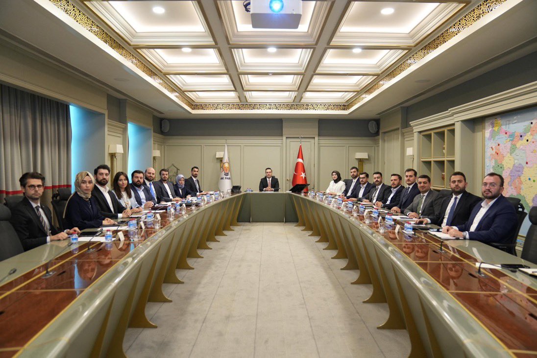 SUzkurt's tweet photo. 📍 AK Parti Genel Merkezi

Gençlik Kolları Genel Başkanımız Sayın @avyusufibis başkanlığında Merkez Yürütme Kurulu (MYK) toplantımızı gerçekleştirdik. https://t.co/UBl6So51KN