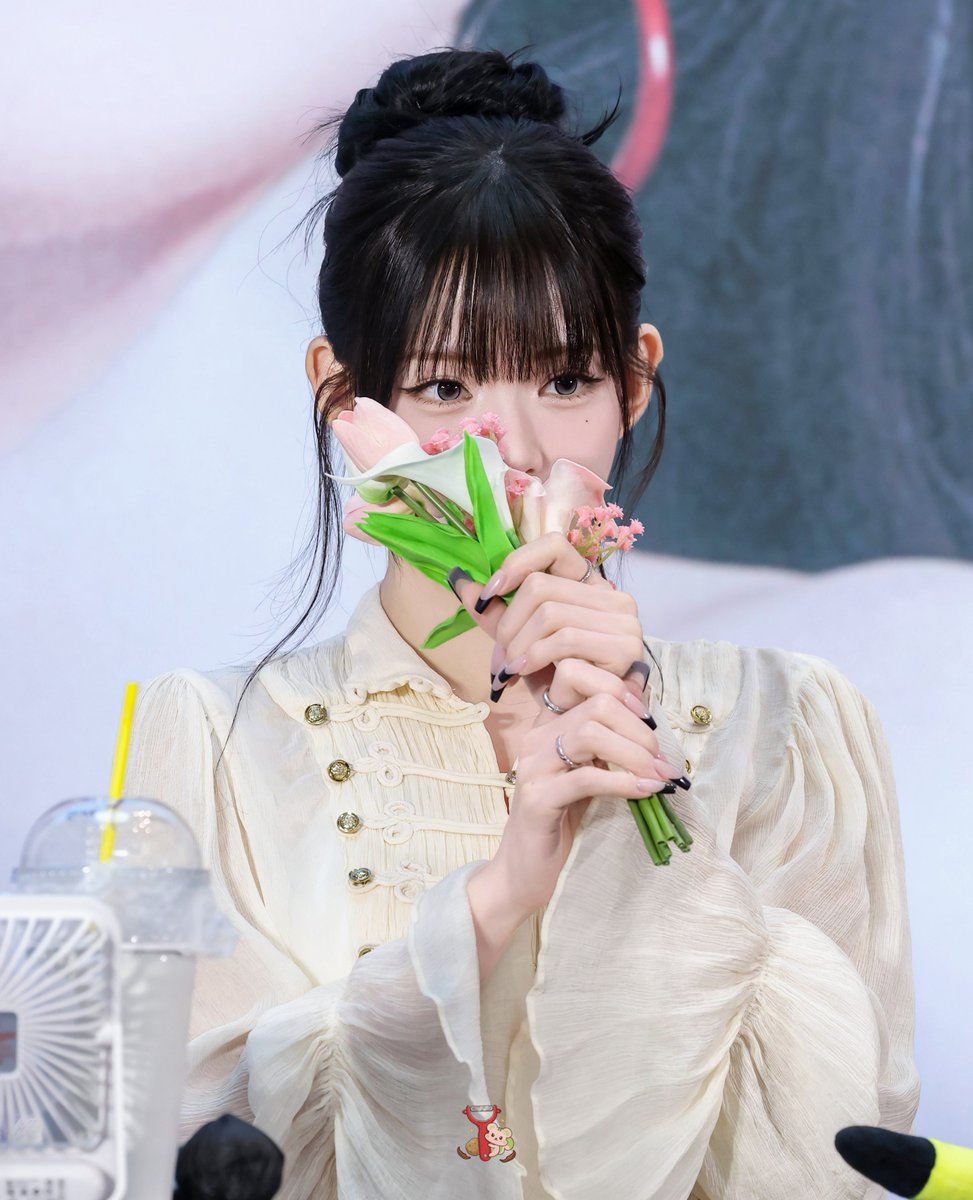 gamja_CHANG_kal's tweet photo. 260830 뮤직아트 공개팬사인회
🐿🤴
#fromis_9 #프로미스나인
#LEECHAEYOUNG #이채영 https://t.co/flf4Mr538j