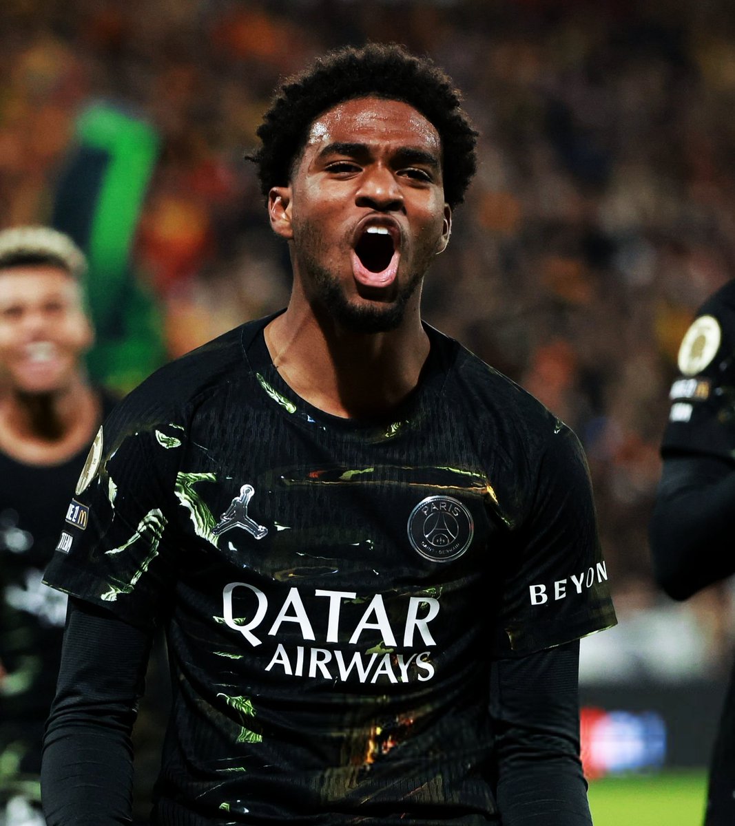 VibesFoot's tweet photo. L’émouvant message d’adieu d’Ibrahim Mbaye 👋

« Il est difficile de résumer toutes ces années en quelques mots. J’ai rejoint le PSG à l’âge de 10 ans avec des rêves plein la tête, et j’ai eu la chance de grandir ici, du centre de formation jusqu’à l’équipe première. 

Paris m’a vu grandir, m’a appris énormément et m’a permis de vivre des moments que je n’oublierai jamais. J’ai rencontré des personnes qui ont compté dans mon parcours et qui resteront toujours importantes pour moi. 

Je veux remercier toutes celles et ceux qui m’ont accompagné pendant ces années, mes coéquipiers, les membres du staff, les personnes du club et toutes les personnes qui ont cru en moi. Et bien sûr, un immense merci aux supporters. 

Porter ce maillot devant vous, entendre le Parc et sentir votre soutien sont des souvenirs que je garderai toute ma vie. Merci Paris. » ❤️💙

(IG)