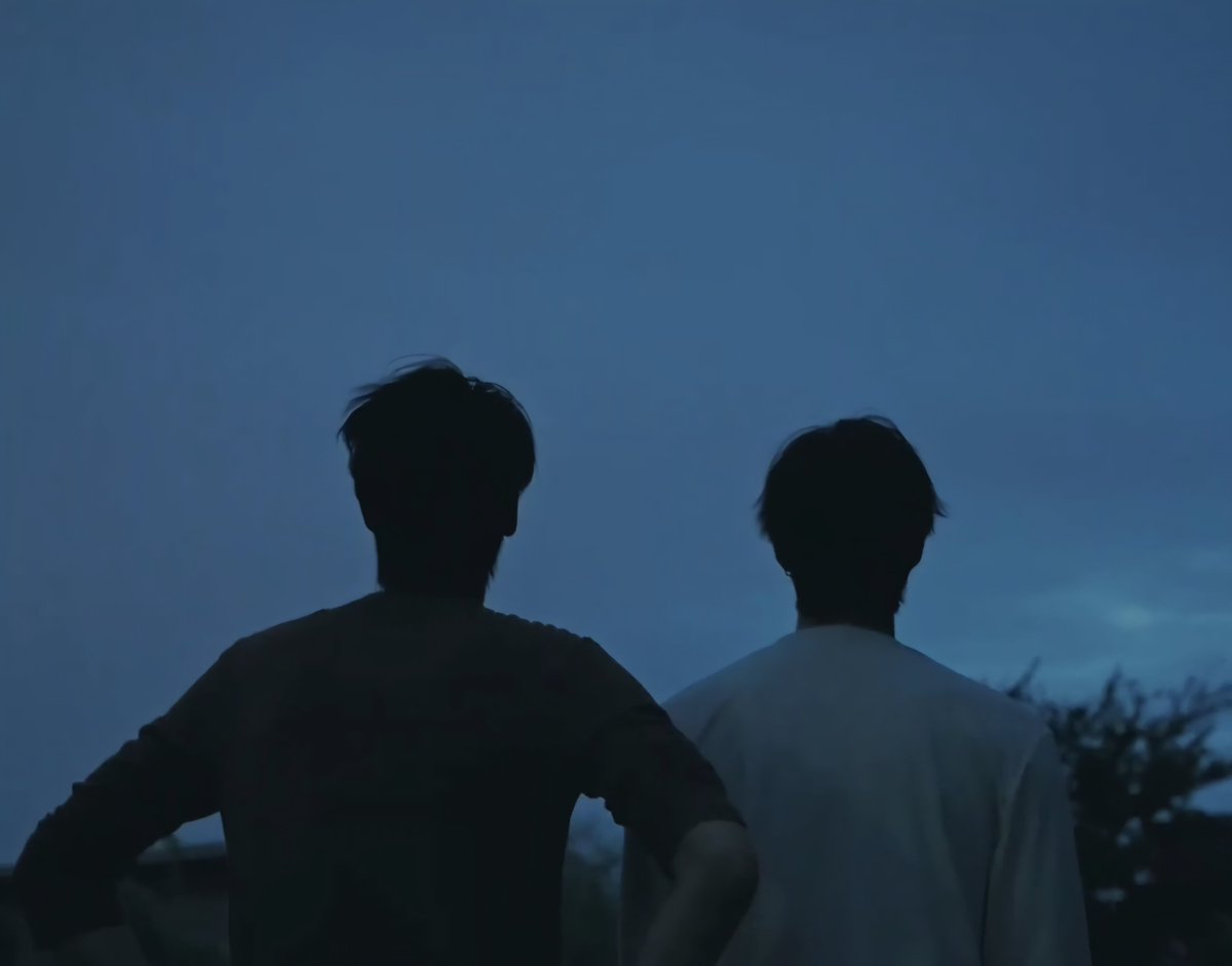 sp_bbas6c's tweet photo. เป็นไรอะยืนซ้อนหลังกันอยู่ได้ มันจิ้นนะเว้ย 

#OurNameMV
#MrKillSeriesEP9 https://t.co/51UTl2eGz2