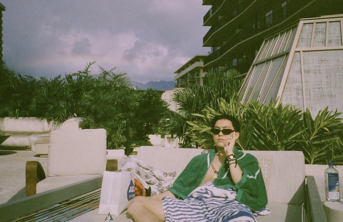 swoonin's tweet photo. keep living your life and stay unbothered fine shyt ❤️ https://t.co/12Khf0PPWN