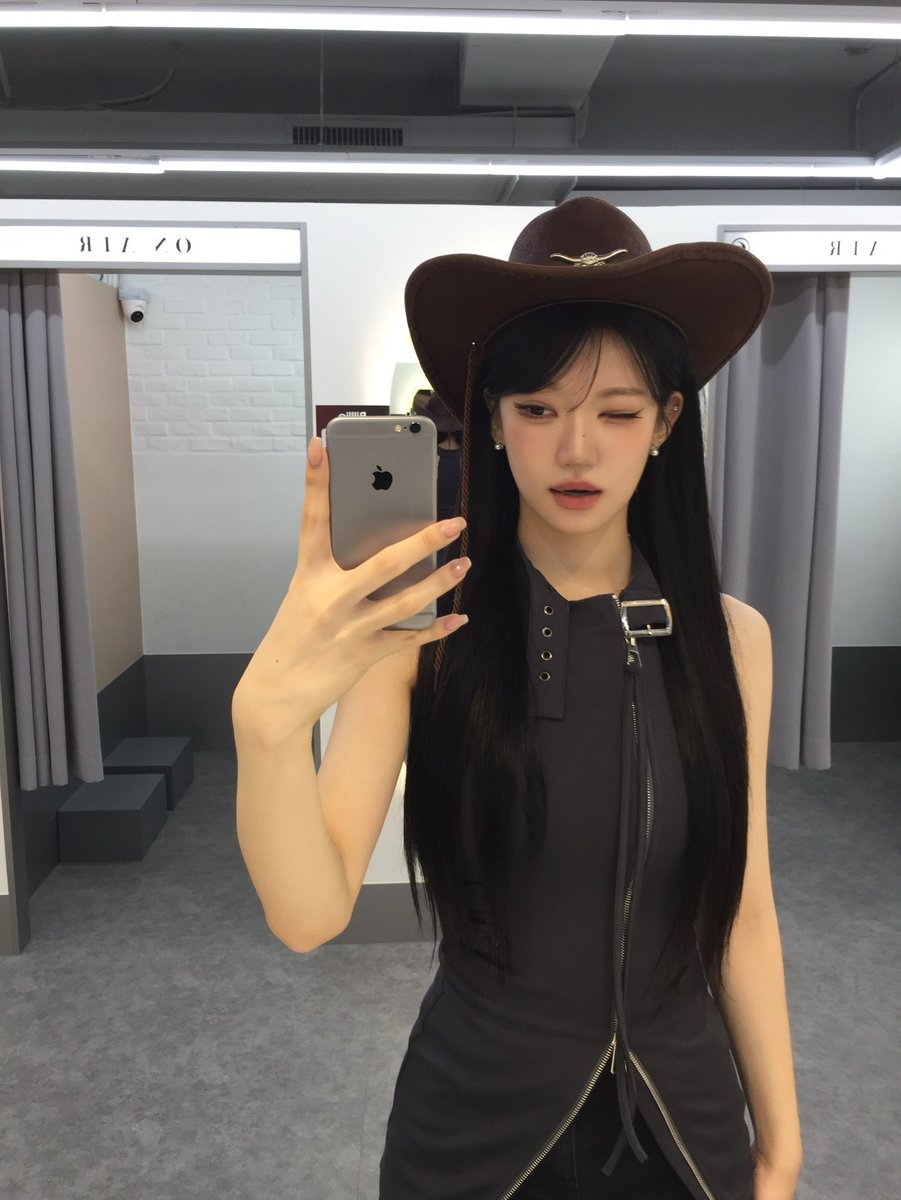 siyoaon's tweet photo. 🤠🖤 https://t.co/R1jsNFfzaS