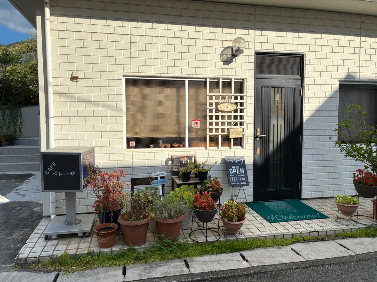 fs23tyo's tweet photo. 備中高梁のカフェベレーザでクリームソーダ
#ベレーザ

店名の由来は女子サッカーのチーム名だそうですよ

絶対また行く https://t.co/nNdmuI3x17