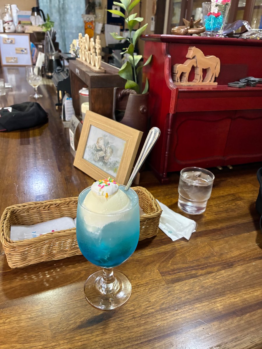 fs23tyo's tweet photo. 備中高梁のカフェベレーザでクリームソーダ
#ベレーザ

店名の由来は女子サッカーのチーム名だそうですよ

絶対また行く https://t.co/nNdmuI3x17