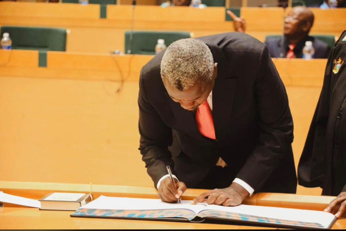 masibanda_'s tweet photo. Officially Senator, Dr. Kudakwashe Regimond Tagwirei https://t.co/kMrKfsInrf