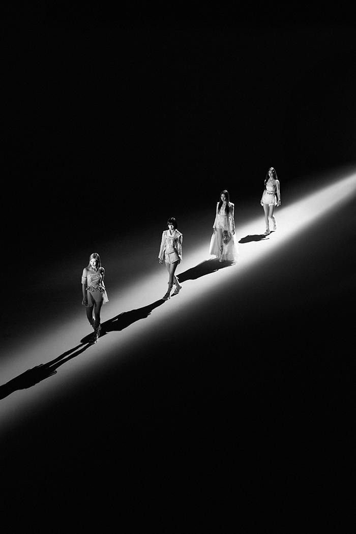rnwinter's tweet photo. You’d think this is LSF… but no 💀 this is aespa back in 2021! Serving that exact "runway concept" we’ve been talking about. https://t.co/hXkFLdlONC