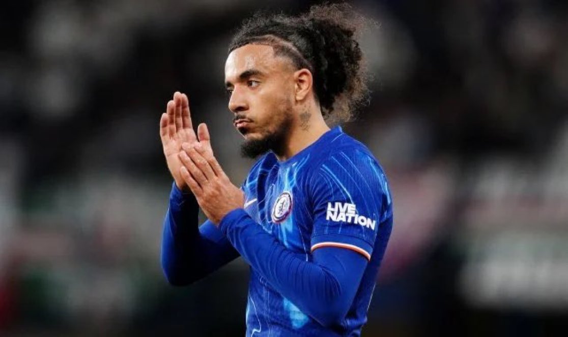 AnfieldSector's tweet photo. [🟢] BREAKING: Liverpool made a final push today to sign Malo Gusto on loan, but the attempt ended without success.

The Reds were only willing to consider a loan with no mandatory buy clause, while Chelsea were pushing for a permanent transfer.

Liverpool simply don’t have the financial means to make a permanent deal happen.

[@FabriceHawkins] #LFC