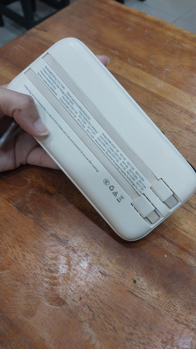 DinnaJN's tweet photo. Power bank mantabkuuu !! 
Fast charging, gak rewel, dan aweeetttt 
Alat tempur penyelamat nihh. Beli di ohhsome ga sampe 200k 🫶🫶 https://t.co/hIfY593RpV