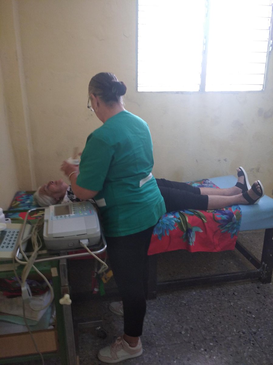 PolMachacoGbcoa's tweet photo. Departamento de Electrocardiograma Pol. Doc. Ángel Machaco Ameijeiras

Atendiendo con esmero a los pacientes que requieren de este medio  para un diagnostico de su salud https://t.co/HL9oMqgloy