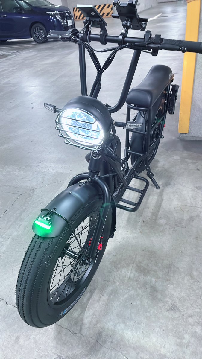YTGMch's tweet photo. ブロンクスバギーのファットバイク見た目好きすぎてずっと欲しくてついに買って週末に届いた🛵³₃³₃
どうせならペダル漕ぎたくなくて特定小型のやつにした🛵³₃³₃ https://t.co/hTJ5W4q77s