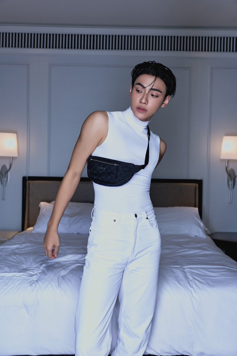 mintmag_th's tweet photo. โดนใจ! ส่งโมเมนต์ ‘ภีมวสุ’ #BUSbecauseofyouishine อวดลุคเท่แซ่บจาก ง Gucci อย่าง Gucci Primavera ออกแบบโดย Demna, Artistic Director ของแบรนด์ งานนี้เจ้าตัวมาในโททัลลุคสีขาวโดนใจ💚

#Gucci 
#GucciPrimavera
#PEEMWASU 
#MintNews https://t.co/5FuP04wnmY