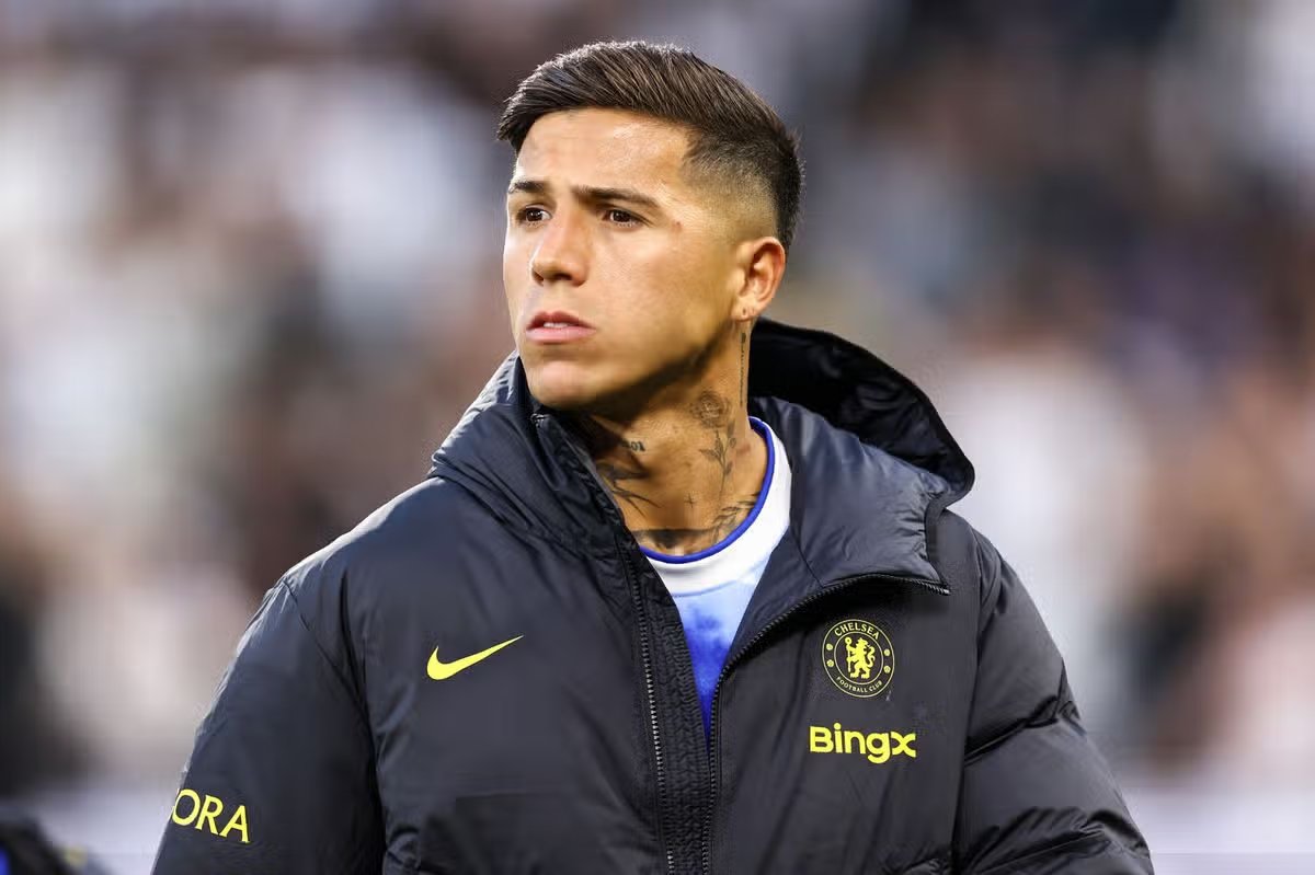 JacobsBen's tweet photo. Manchester City confident on agreeing a fee with Chelsea for Enzo Fernandez.

Feeling remains Chelsea adding is the bigger obstacle. One #MCFC bid already placed and rejected, but advanced talks ongoing. Club-to-club agreement not far off, but not the only factor in play.🇦🇷 https://t.co/Q5nQhGiMpj