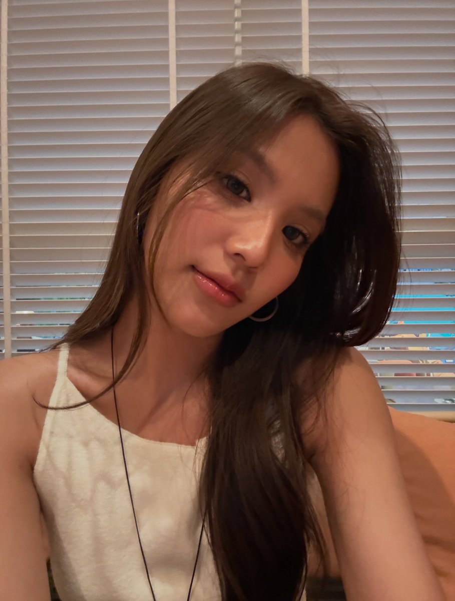 _allthelilies's tweet photo. that’s a face people go to war for a face you’d write poems about a face to keep a picture of a face you’d dream about all day a face sculpted by the gods a face of your first love a face so perfect you’ll never forget https://t.co/VdPIKumAKe