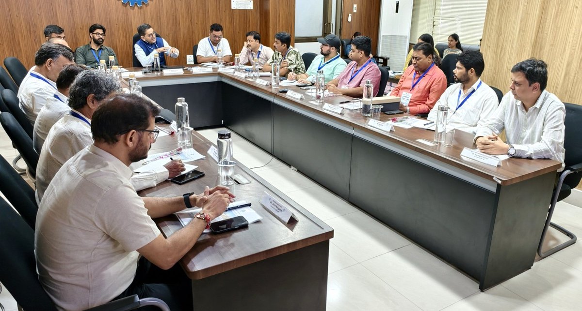 PIBSrinagar's tweet photo. As part of the exposure tour of Press Information Bureau (PIB) a media delegation from Ahmedabad, visited the CSIR-Indian Institute of Integrative Medicine (CSIR-IIIM), Jammu on Tuesday. They were briefed on institute’s research programmes, scientific achievements and innovation. https://t.co/qQM0agw1OB