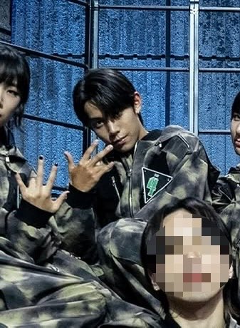 ou2ew_'s tweet photo. 첫번째사진은 랩퍼블릭시절 4블록
단체샷…📸 https://t.co/t6JFIlDIrR