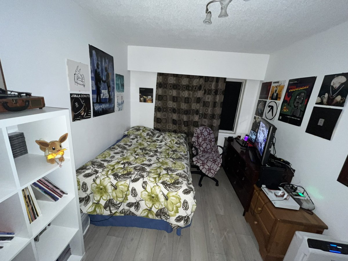 healyourwings's tweet photo. been building my childhood dream room since last year :) bc now i have the freedom to n the money, so ynot?

first picture is my room before i moved out (2024)

second picture is my room now! ^_^

before i moved out, i had almost nothing i have now </3 https://t.co/jGdMWbXz7h