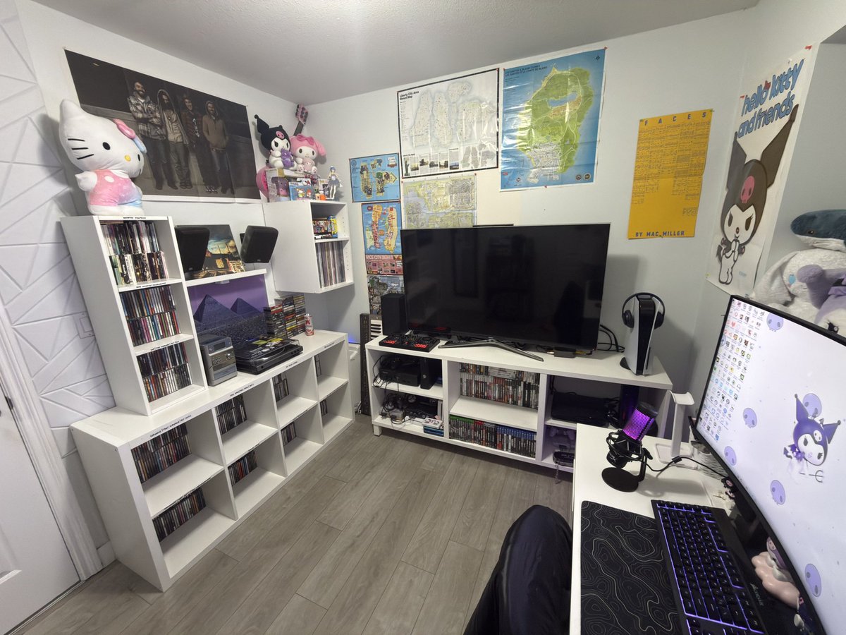 healyourwings's tweet photo. been building my childhood dream room since last year :) bc now i have the freedom to n the money, so ynot?

first picture is my room before i moved out (2024)

second picture is my room now! ^_^

before i moved out, i had almost nothing i have now </3 https://t.co/jGdMWbXz7h