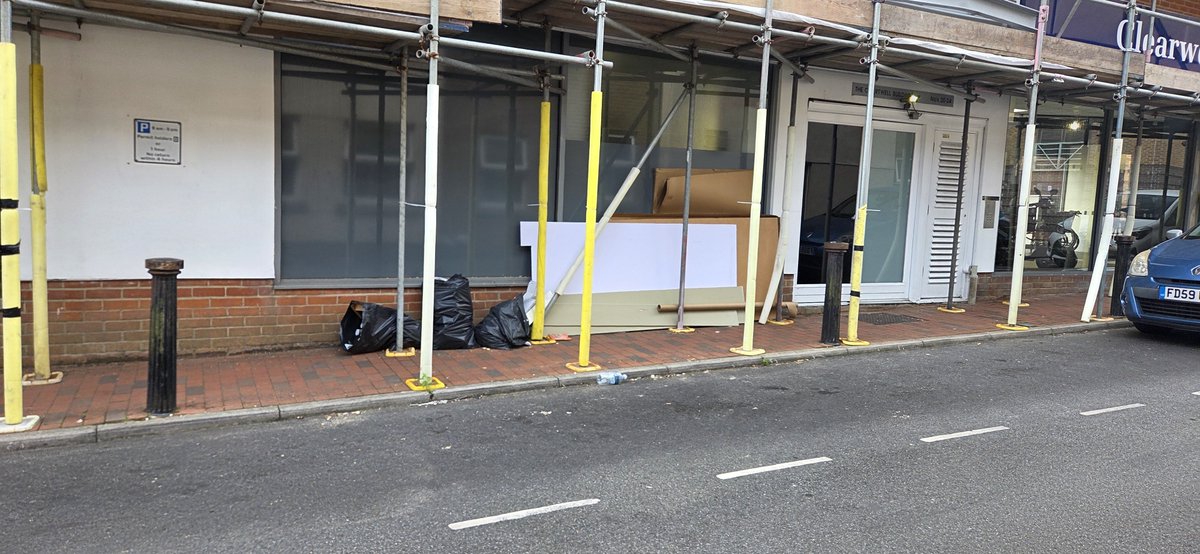 BrokenRTW's tweet photo. @ThreshedThought They don't care. 

Thread of pictures. 

#TunbridgeWells #RTW #BrokenRTW #FixTunbridgeWells #Kent @ThreshedThought https://t.co/KIte7iEpWg