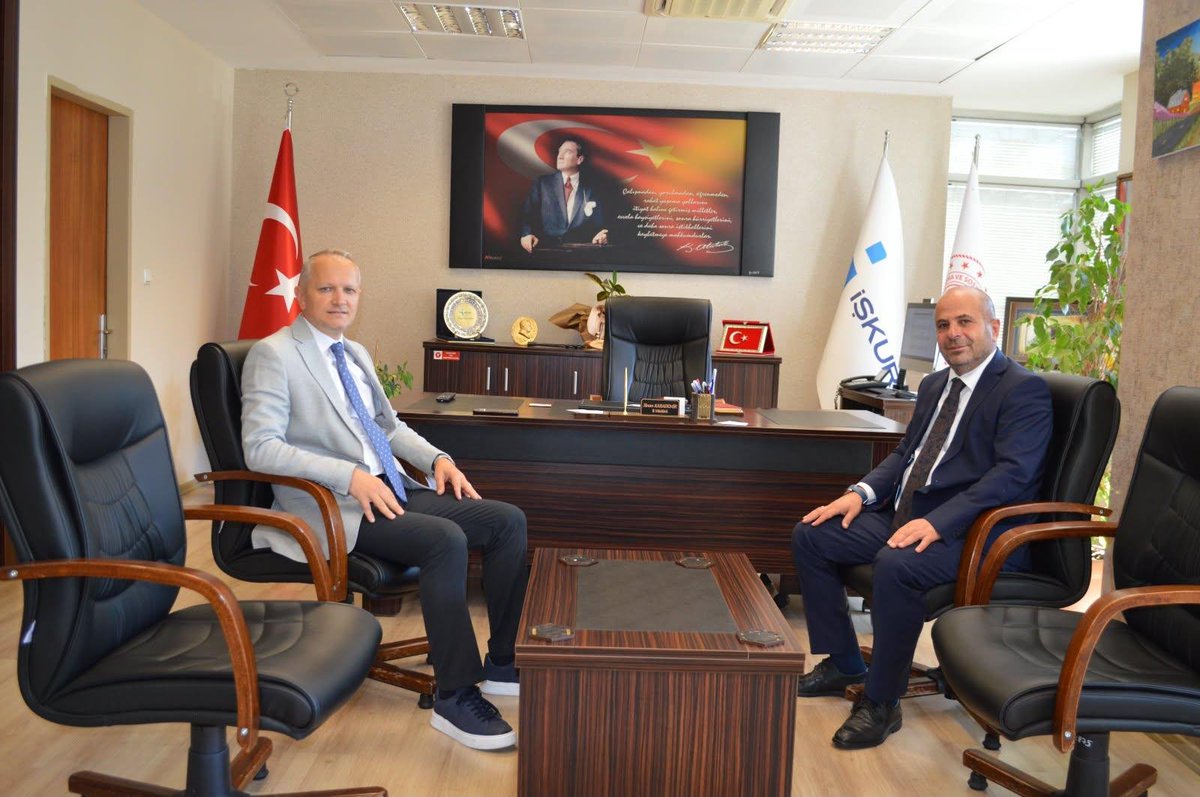 Karabukdsm's tweet photo. Özel sektörün eski hükümlü istihdamına yönelik yapılabilecek çalışmalar hakkında görüş alışverişinde bulunmak üzere Müdürümüz Muammer Sarıcalı, Karabük İş Kurumu İl Müdürü Sn Sinan Karademir’i ziyaret etmişlerdir.
@dsdb_yasinaydin 
@MuammerSARICALI 
@KarabukIskur https://t.co/vOAsjXR0bb