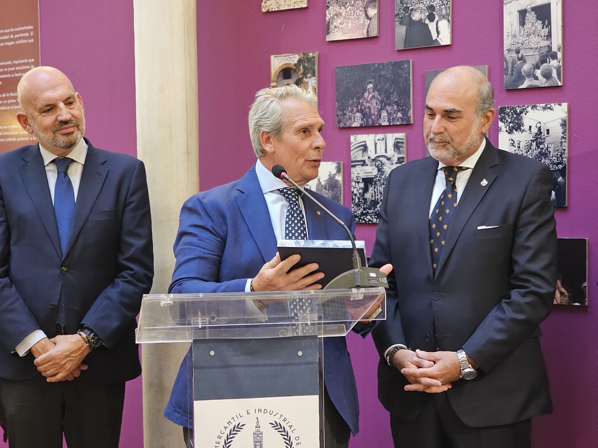 HdadMision's tweet photo. La Archicofradía de la Misión lamenta profundamente el fallecimiento de D. José González Mesa, presidente del Círculo Mercantil e Industrial de Sevilla.

Guardamos con especial cariño su recuerdo y la acogida que, bajo su presidencia, recibimos en septiembre de 2024 con motivo de la gran exposición «75 años: La Misión del Inmaculado Corazón de María en Sevilla», celebrada en el @cmisevilla.

Trasladamos nuestro más sentido pésame a su familia, seres queridos y a toda la familia del Círculo Mercantil.

Que Ntra. Sra. del Amparo lo acoja bajo su manto y el Santo Cristo de la Misión le conceda el descanso eterno.

Descanse en paz.

#LaMisión2026