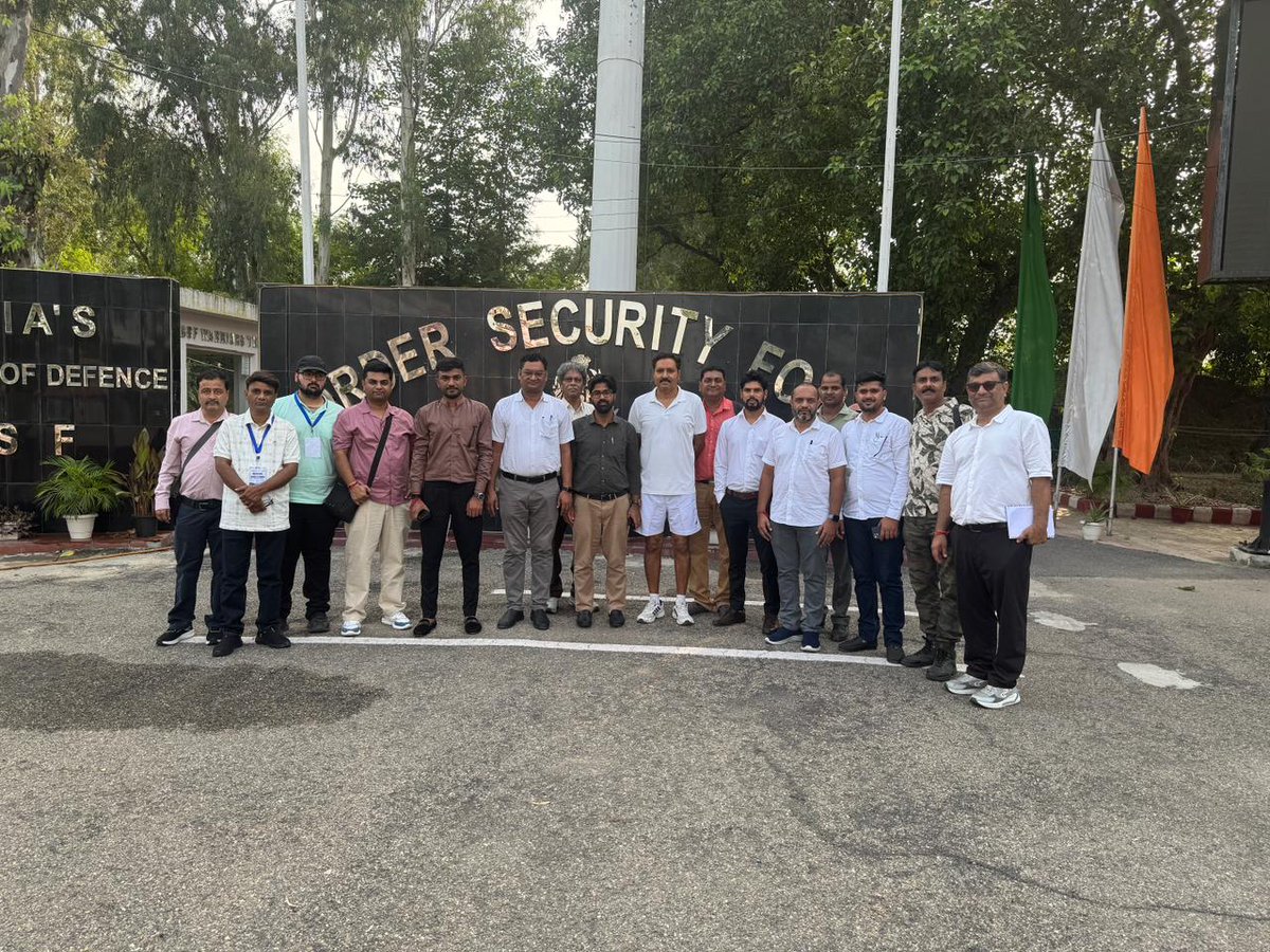 PIBSrinagar's tweet photo. As part of the exposure tour of Press Information Bureau (PIB) a media delegation from Ahmedabad, visited Suchetgarh Border, and interacted with personnel of the Border Security Force (BSF). The delegation was briefed on border tourism initiatives and role of security forces. https://t.co/veu8AjbiOl