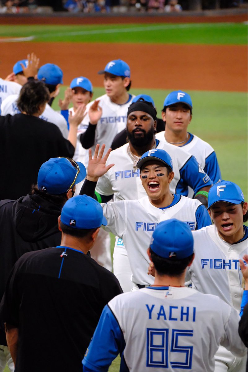 ybaseball6's tweet photo. みんな愛してるぜ！！！！！
ナイスゲーム！

#最後は気持ち
#執念 https://t.co/iTEcRz8G2f